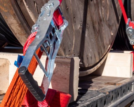 Securing truck lashing strap for transport